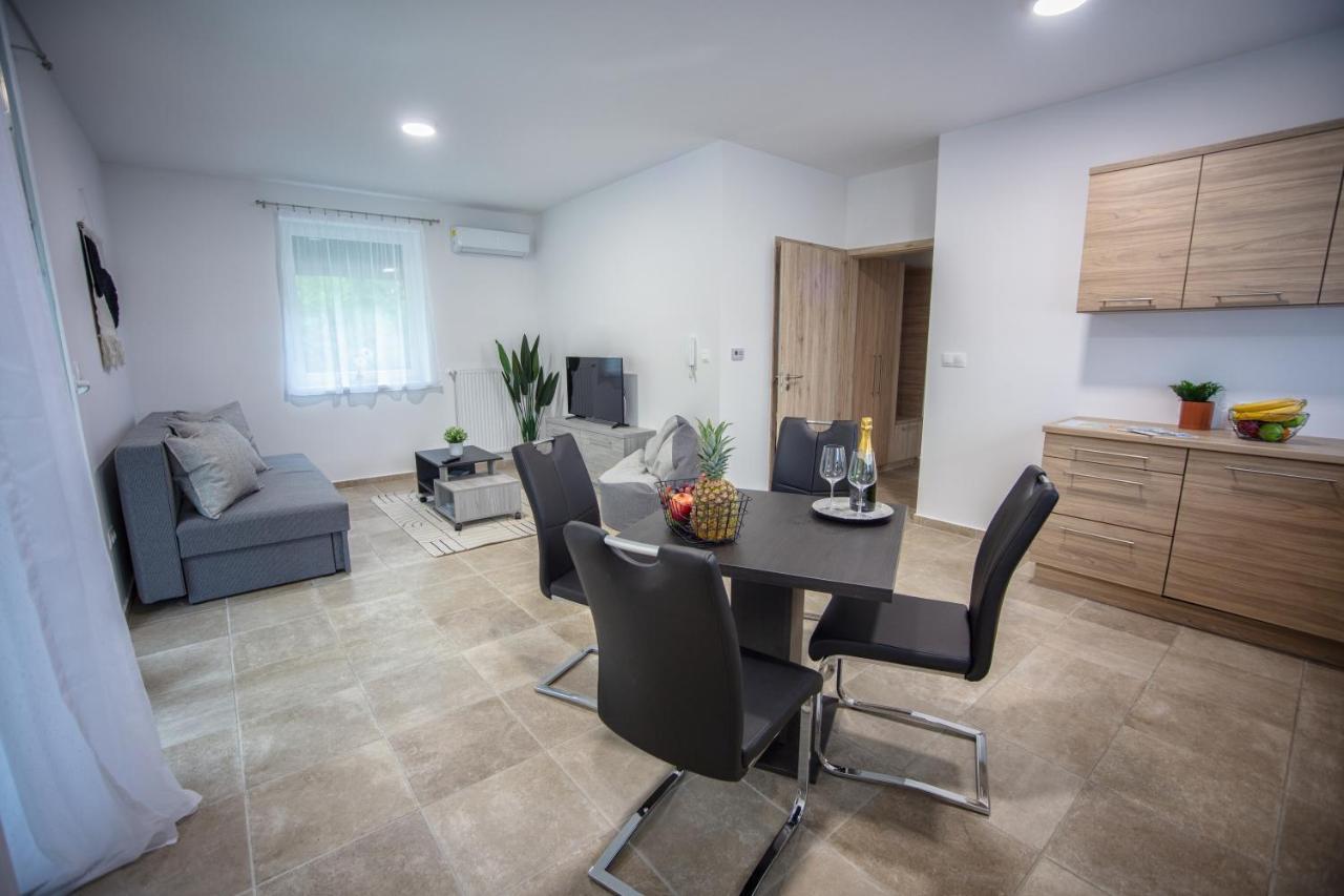 Forest Luxory Ii. Apartman Sarvar Luaran gambar