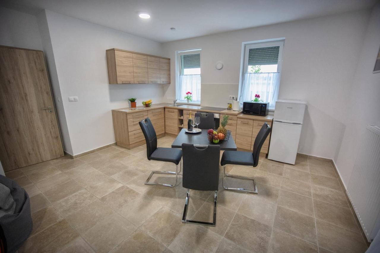 Forest Luxory Ii. Apartman Sarvar Luaran gambar